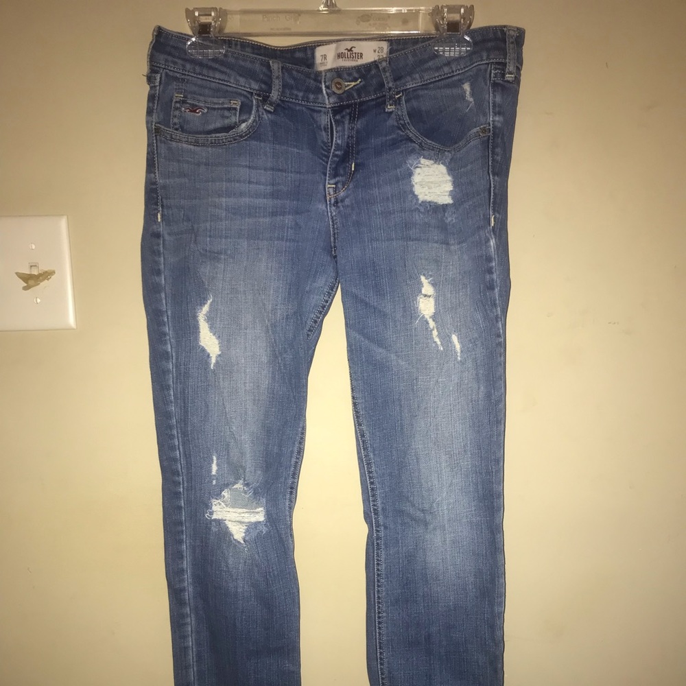 Hollister Co. lightly distressed Medium Wash 7R